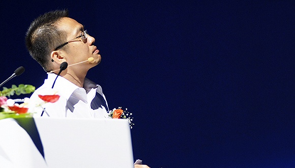 2000AȲIĴ󱳾£rθõһx_A飬τk˸۞Wj