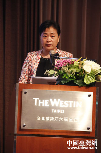 北京市旅游委人力資源處處長(zhǎng)范紅在研討會(huì)上介紹北京旅游發(fā)展概況 北京市旅游委人力資源處處長(zhǎng)范紅在研討會(huì)上介紹北京旅游發(fā)展概況