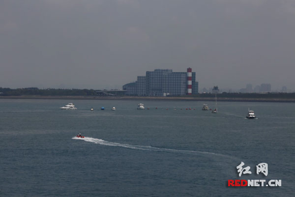 “兩岸健兒泳渡臺灣海峽”挑戰活動18日中午正式啟動,14名游泳健兒接力挑戰臺灣海峽。 “兩岸健兒泳渡臺灣海峽”挑戰活動18日中午正式啟動,14名游泳健兒接力挑戰臺灣海峽。