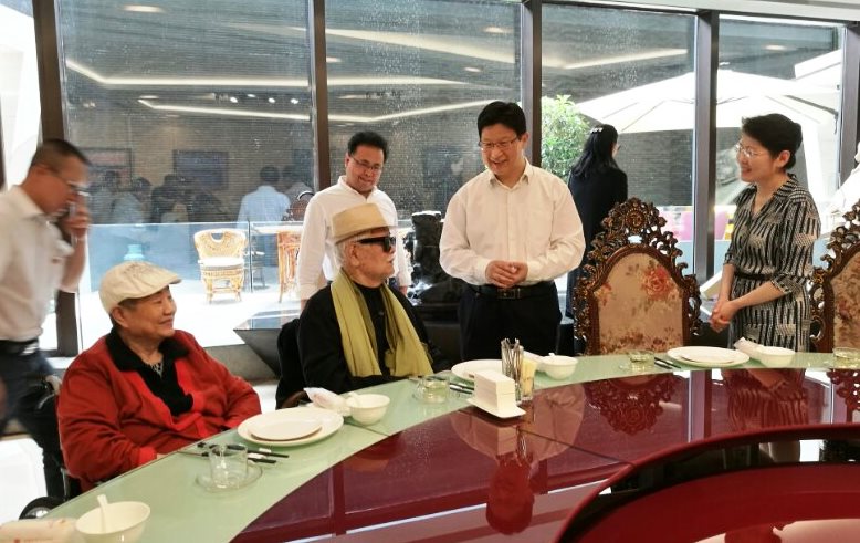 山東省臺辦主任孟慶斌會見臺灣著名書畫家李奇茂夫婦 山東省臺辦主任孟慶斌會見臺灣著名書畫家李奇茂夫婦