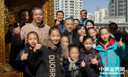 登上靜安寺寶塔頂,預(yù)示更上一層樓 登上靜安寺寶塔頂,預(yù)示更上一層樓