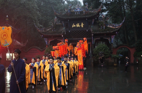 四川道教界人士恭護祖天師、太上老君、哪吒三尊神像從青城山啟程前往臺灣巡游 四川道教界人士恭護祖天師、太上老君、哪吒三尊神像從青城山啟程前往臺灣巡游