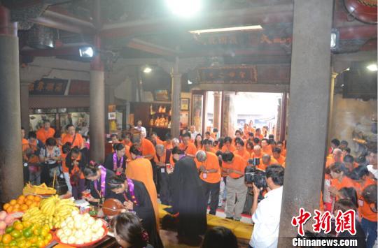 心緣團160名臺胞在媽祖祖廟內進香祈福 心緣團160名臺胞在媽祖祖廟內進香祈福