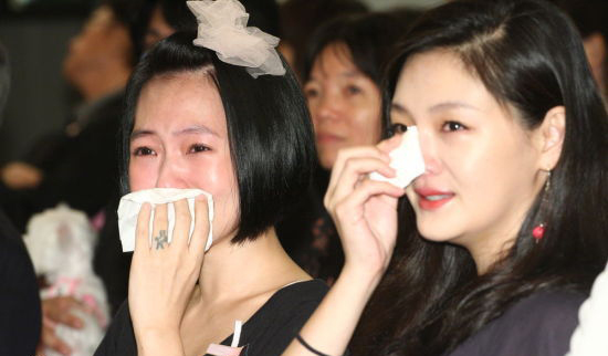 大小S捐600萬(wàn)新臺(tái)幣助高雄重建