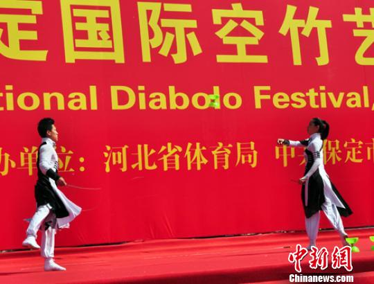 兩岸抖空竹高手保定“論劍”9歲竹友奪三項大獎