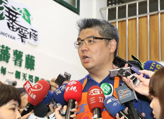 國民黨臺北市長參選人連勝文表示,為推動居住正義,會盡全力把一殯遷移