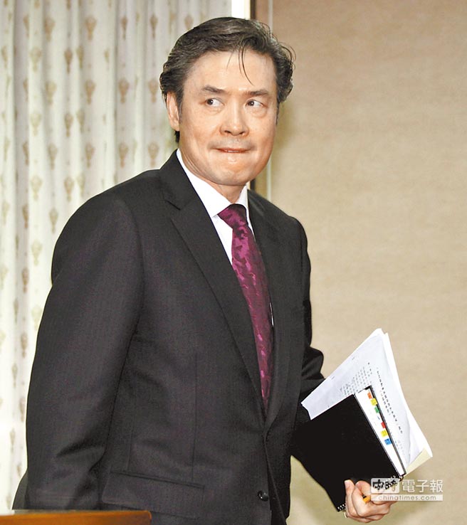 綠營磨刀霍霍,把矛頭對準“國安會秘書長”金溥聰,打算透把金叫到“立院”好好“照顧”一番 綠營磨刀霍霍,把矛頭對準“國安會秘書長”金溥聰,打算透把金叫到“立院”好好“照顧”一番