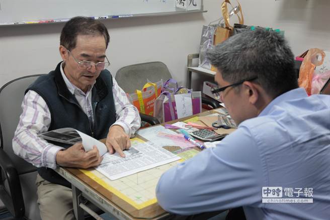 連勝文拜會“反連”里長獲支持(圖) 連勝文拜會“反連”里長獲支持(圖)