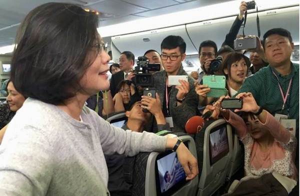 蔡當(dāng)局十大失言排行榜 蔡英文穩(wěn)坐榜首(圖) 蔡當(dāng)局十大失言排行榜 蔡英文穩(wěn)坐榜首(圖)