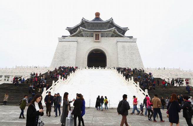 全面"去蔣化" 臺當局宣布中正紀念堂每年228閉館1天 全面"去蔣化" 臺當局宣布中正紀念堂每年228閉館1天