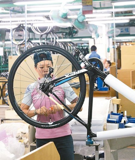 交通運(yùn)輸設(shè)備是8月臺(tái)灣出口的亮點(diǎn)。 (《聯(lián)合報(bào)》圖) 交通運(yùn)輸設(shè)備是8月臺(tái)灣出口的亮點(diǎn)。 (《聯(lián)合報(bào)》圖)