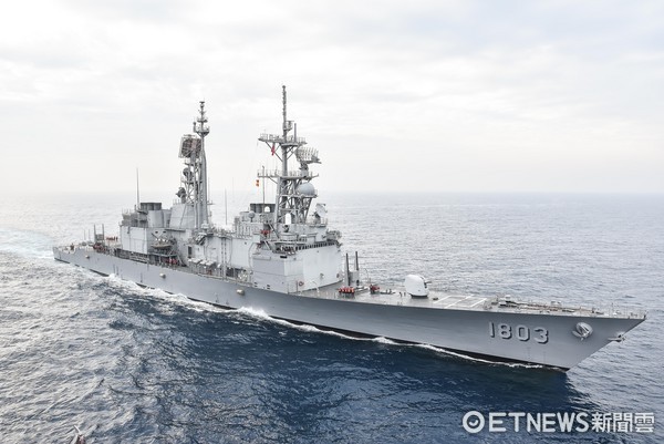 臺左營軍艦停泊碼頭遭商船撞艦尾 臺軍:將依法求償 臺左營軍艦停泊碼頭遭商船撞艦尾 臺軍:將依法求償