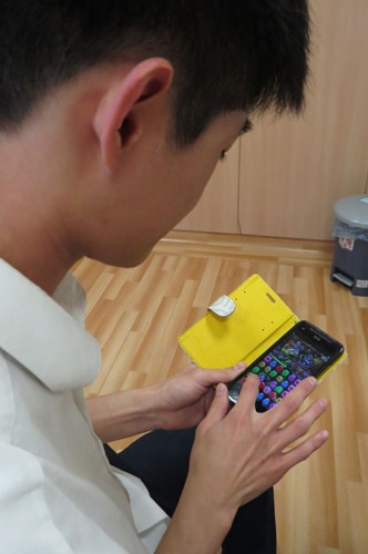 臺灣一女子長盯屏幕患嚴重干眼癥睫毛掉光