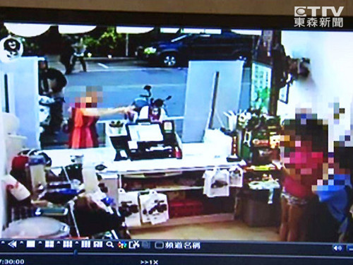 臺東“偷拍姐”專拍交通違規(guī)慘遭潑漆(圖)