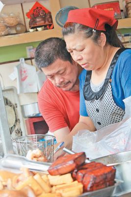 把客人當(dāng)家人臺(tái)南一小吃攤老板25年不漲價(jià) 把客人當(dāng)家人臺(tái)南一小吃攤老板25年不漲價(jià)