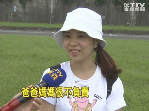 車主讓男童掌方向盤 網(wǎng)友:家長很不負(fù)責(zé) 車主讓男童掌方向盤 網(wǎng)友:家長很不負(fù)責(zé)