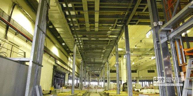 臺灣“華航”倉儲查獲28顆飛彈彈頭(圖) 臺灣“華航”倉儲查獲28顆飛彈彈頭(圖)