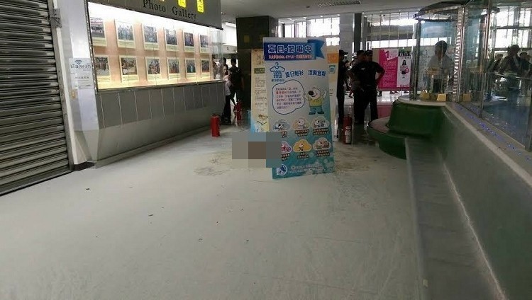 高雄一男子在市府自焚 疑不滿社會局拒核發(fā)津貼 高雄一男子在市府自焚 疑不滿社會局拒核發(fā)津貼