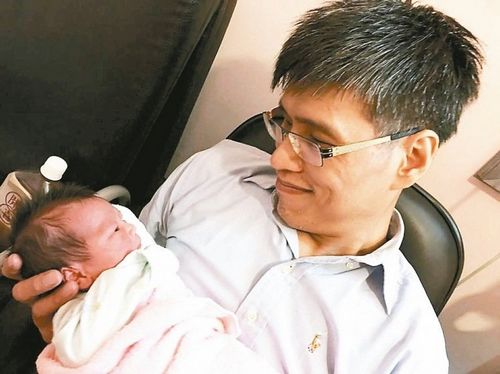 亞洲首例成功分割連體雙胞胎弟弟37年后喜獲龍鳳胎