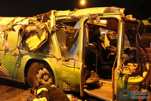 臺(tái)事故游覽車司機(jī)連續(xù)出勤12日 旅行社違反"勞基法" 臺(tái)事故游覽車司機(jī)連續(xù)出勤12日 旅行社違反"勞基法"