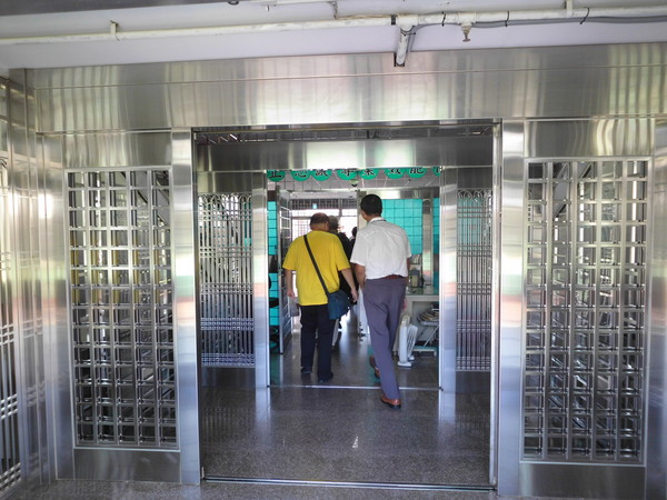 臺當(dāng)局開放19名犯人外出工作 民眾憂給再犯機會 臺當(dāng)局開放19名犯人外出工作 民眾憂給再犯機會