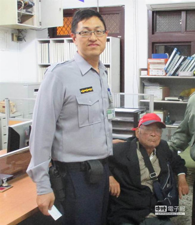 8旬老翁騎車迷途8小時從屏東一路騎到高雄(圖) 8旬老翁騎車迷途8小時從屏東一路騎到高雄(圖)