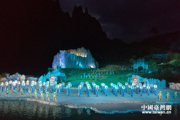 湖北媒體行采風團品鑒恩施《龍船調》 凄美愛情感天動地 湖北媒體行采風團品鑒恩施《龍船調》 凄美愛情感天動地