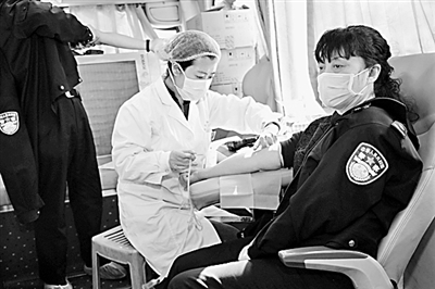 把提案議案寫在抗擊疫情的第一線——代表委員的抗疫日歷