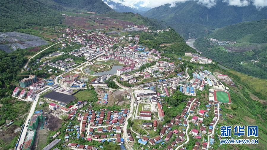 (新華全媒頭條·圖文互動(dòng))(9)闊步走在新時(shí)代康莊大道上——以習(xí)近平同志為核心的黨中央關(guān)心西藏工作紀(jì)實(shí)