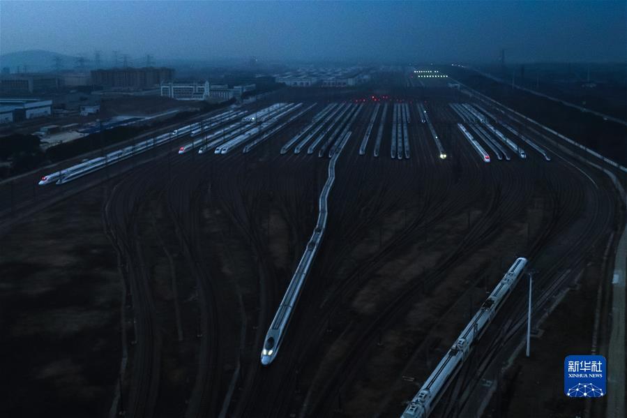 (������ƽ�r���Ї���ɫ������x˼��ָ���¡����r����������ƪ�¡�����ƽ����ӛ�P���¡��D�Ļ���)(3)���촺�L�š��������ط������lչ����ِ�����^��