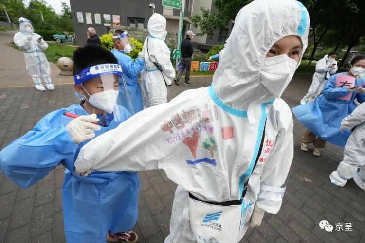 “大白”媽媽,節日快樂!