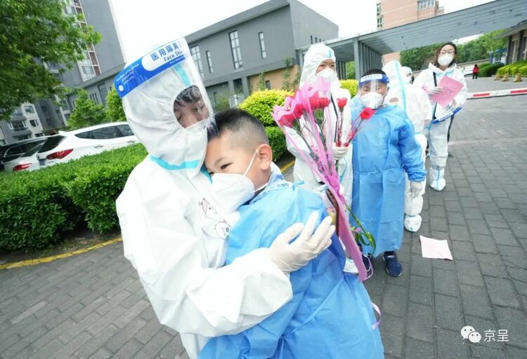 “大白”媽媽,節日快樂!