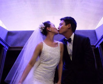 周迅真的嫁了 現場上演求婚熱吻秀 周迅真的嫁了 現場上演求婚熱吻秀