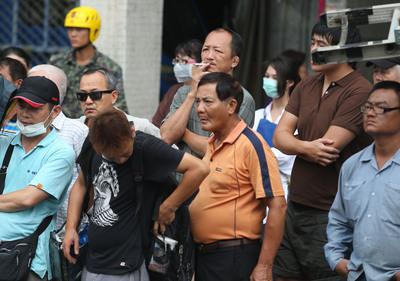 高雄氣爆現(xiàn)場(chǎng)竟還敢抽煙 高雄氣爆現(xiàn)場(chǎng)竟還敢抽煙