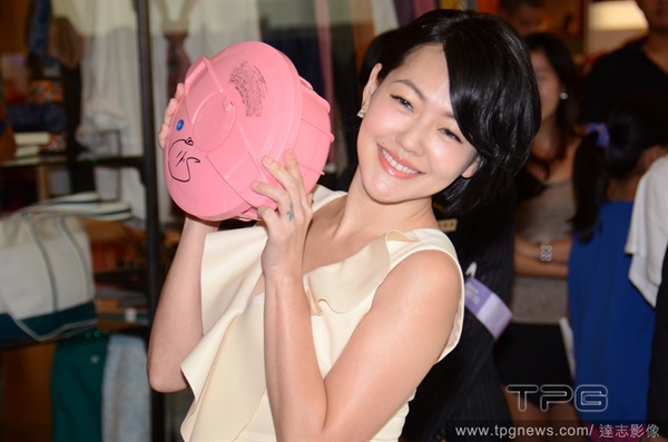 小S向老公求歡遭拒,戲稱過氣之后生第四胎。(臺媒圖) 小S向老公求歡遭拒,戲稱過氣之后生第四胎。(臺媒圖)