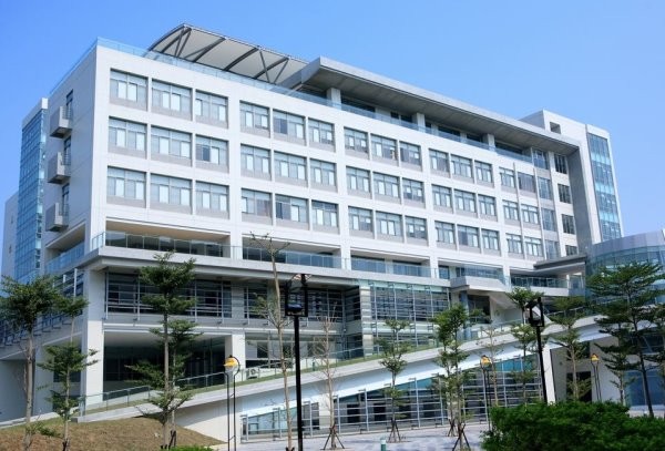 畢業后長期失業的曾姓男子日前回到母校靜宜大學,從主樓跳樓輕生 畢業后長期失業的曾姓男子日前回到母校靜宜大學,從主樓跳樓輕生