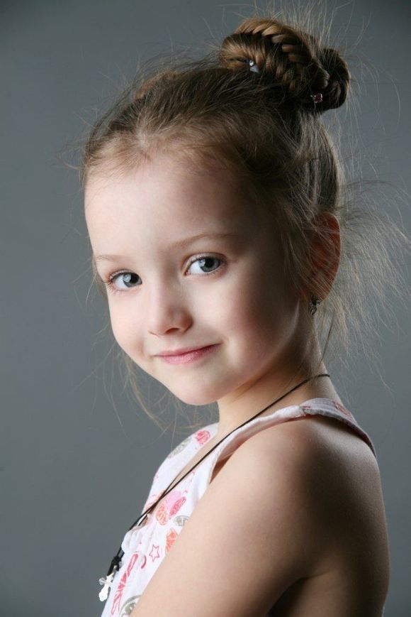 �������ˊʘ�Ӎ ���_˹�}��ͯģ��������(Angelina Kurkina)�l��һ�M����,��Ƭ��С�������Ͱ�׃,�·��`�䷲�g��