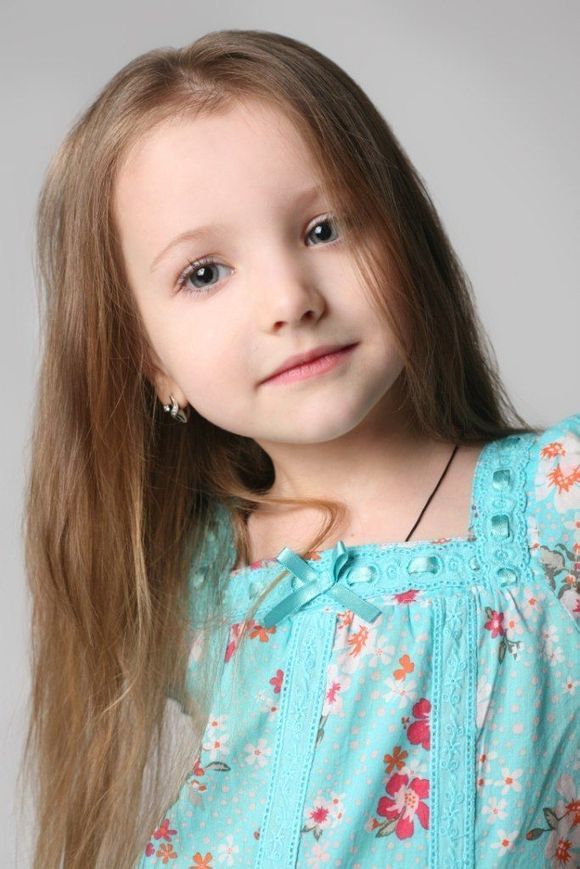 �������ˊʘ�Ӎ ���_˹�}��ͯģ��������(Angelina Kurkina)�l(f��)��һ�M����,��Ƭ��С�������Ͱ�׃,�·��`�䷲�g��