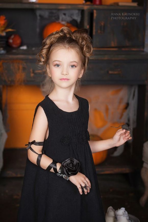 �������ˊʘ�Ӎ ���_˹�}��ͯģ��������(Angelina Kurkina)�l(f��)��һ�M����,��Ƭ��С�������Ͱ�׃,�·��`�䷲�g��