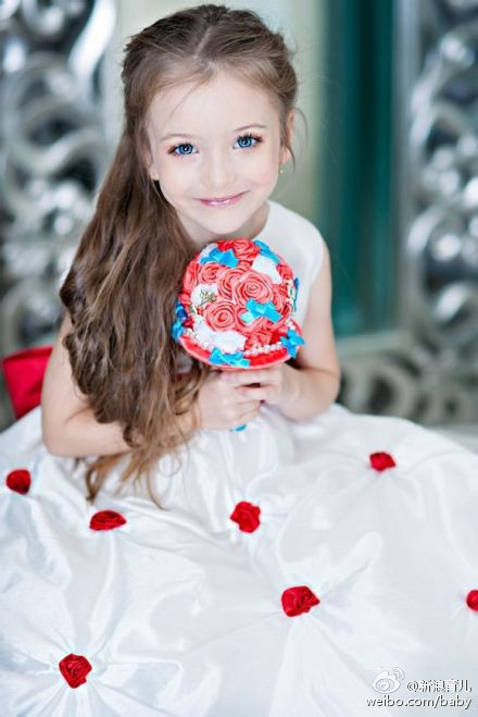 �������ˊʘ�Ӎ ���_˹�}��ͯģ��������(Angelina Kurkina)�l��һ�M����,��Ƭ��С�������Ͱ�׃,�·��`�䷲�g��