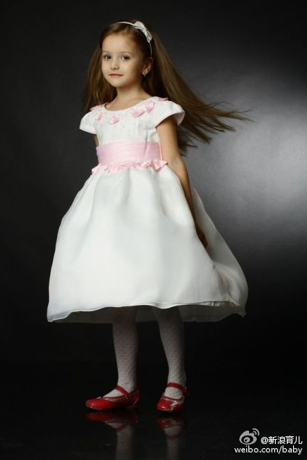 �������ˊʘ�Ӎ ���_˹�}��ͯģ��������(Angelina Kurkina)�l��һ�M����,��Ƭ��С�������Ͱ�׃,�·��`�䷲�g��