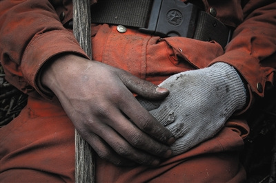 山林滅火員:攀懸崖絕壁救火 洗澡就是幸福 山林滅火員:攀懸崖絕壁救火 洗澡就是幸福