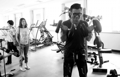 孫興走進天康戒毒所,分享戒毒經歷。京華時報記者歐陽曉菲攝