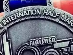 尷尬!貴馬完賽獎牌英文印錯 國內賽事非首次 尷尬!貴馬完賽獎牌英文印錯 國內賽事非首次