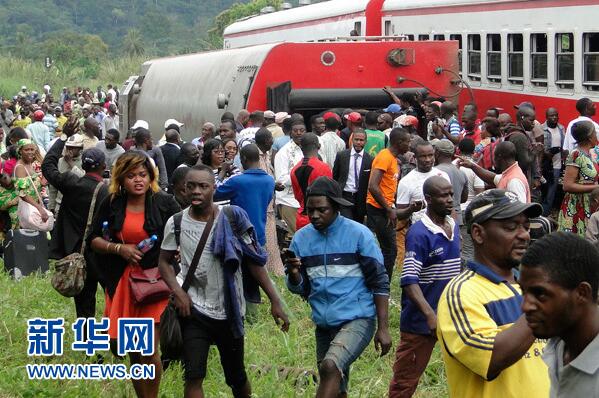 喀麥隆火車脫軌事故已造成63人死亡近600人受傷 喀麥隆火車脫軌事故已造成63人死亡近600人受傷