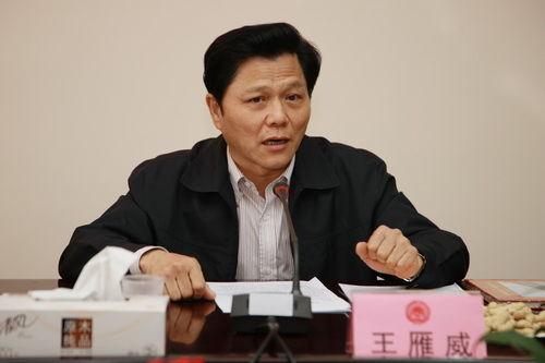 廣州:外逃貪官女兒被控與父共謀受賄受審 廣州:外逃貪官女兒被控與父共謀受賄受審