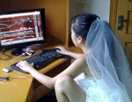 牛市催生“股票寡婦”:老公炒股吃住在沙發(fā) 牛市催生“股票寡婦”:老公炒股吃住在沙發(fā)