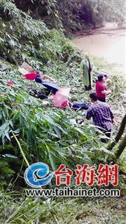 臺胞旅游車福建墜江追蹤:75歲漁翁駕船連救3人 臺胞旅游車福建墜江追蹤:75歲漁翁駕船連救3人