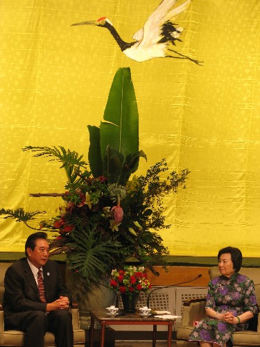 11月3日下午,海峽兩岸關系協會會長陳云林在臺北拜會已故海峽交流基金會董事長辜振甫先生遺孀辜嚴倬云女士。新華社記者 陳斌華 攝